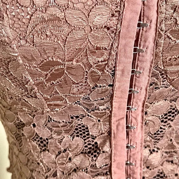 Lace Thin Strap Cropped Top with Padded Cups - Picture 2 of 6